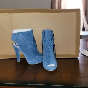Cutout ankle boots